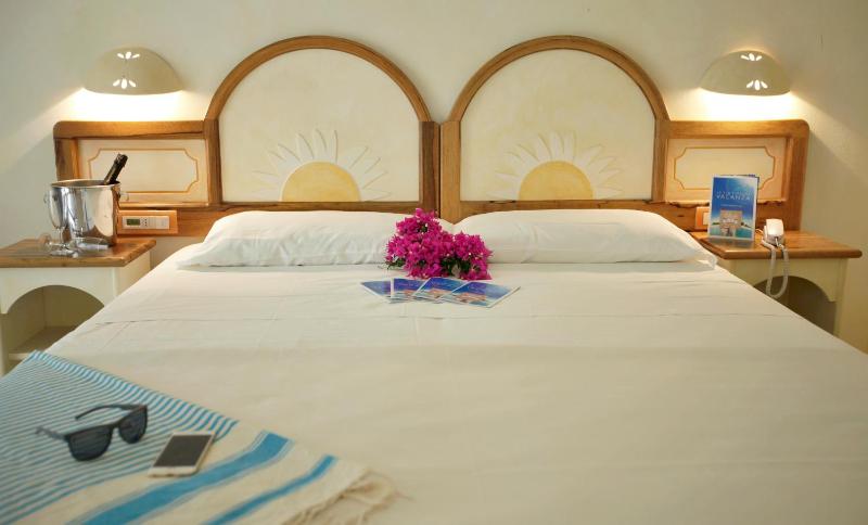 Club Esse Posada a Palau - Lussuoso hotel sul mare