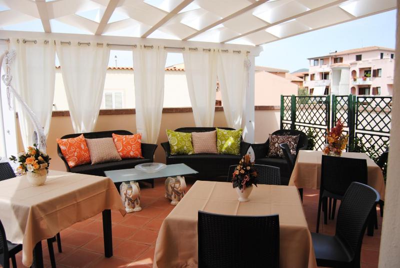 B&B Kenzia a Olbia - Confortevole Oasi con Terrazza
