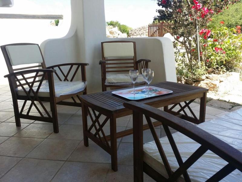 Villa Cala d'Oro a Santa Teresa: Oasi Fronte Mare con Balcone
