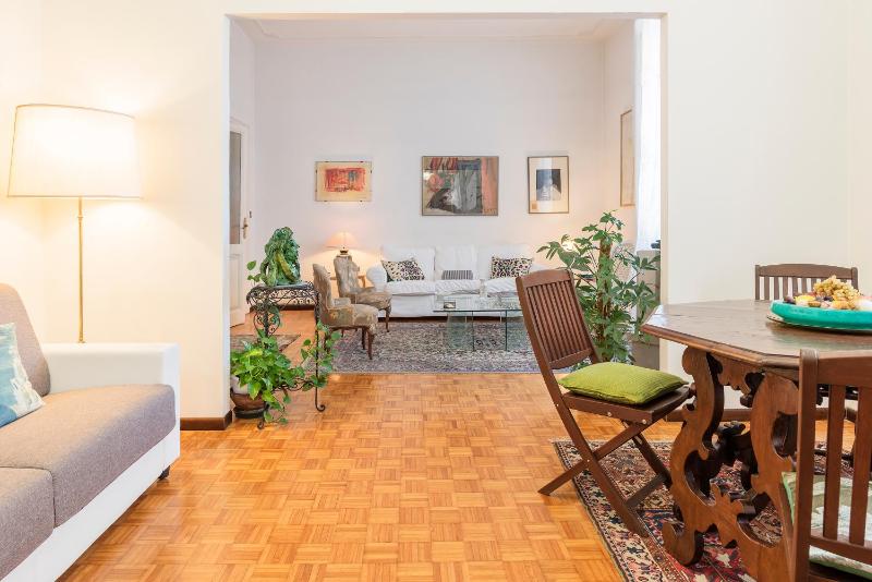 Flower's Market Apartment - Charme Holidays — отель с удобным расположением в Риме