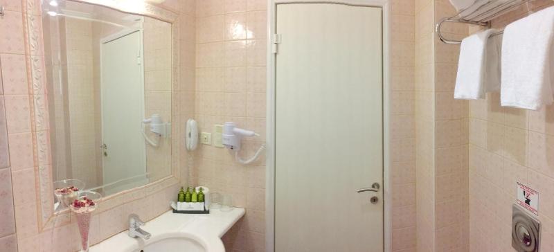 Hotel London — забронировать отель в Афины