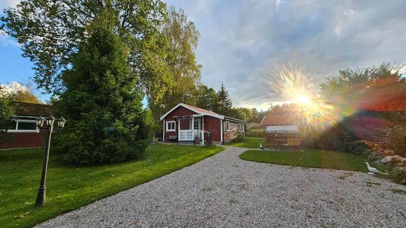 Cabin with big garden and parking
