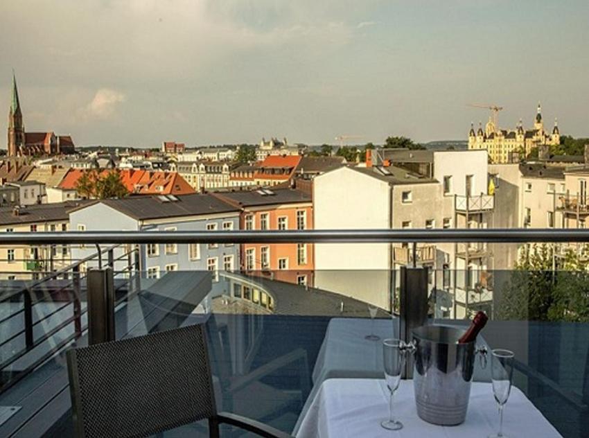 Altstadtblick Schwerin mit Parkplatz 4-Etage - ABC193