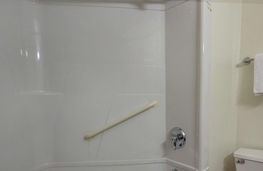 Motel 6-Whitby, ON - Toronto East