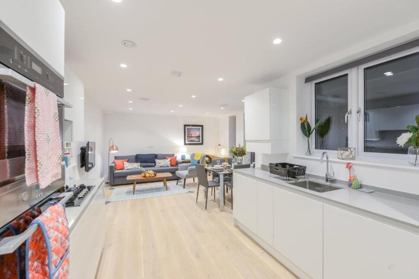 Fabulous Stay in Modern Apartment - West London Luxury