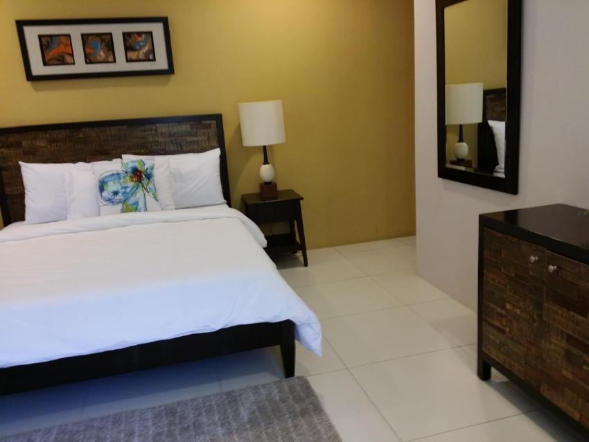 Stylish and Spacious 3BR Condo in Pico De Loro