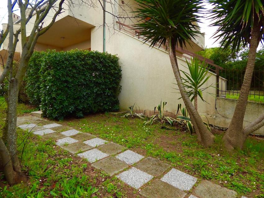 M114 - Marcelli trilocale con giardino a 200 metri dal mare