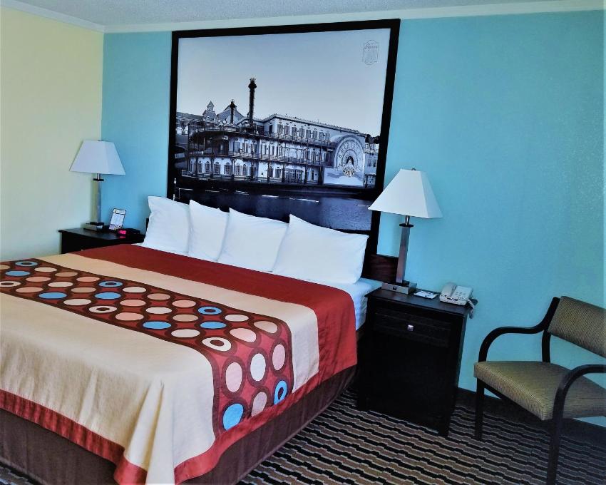 Super 8 by Wyndham Des Moines