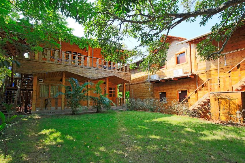 Brushwood Villa Resort