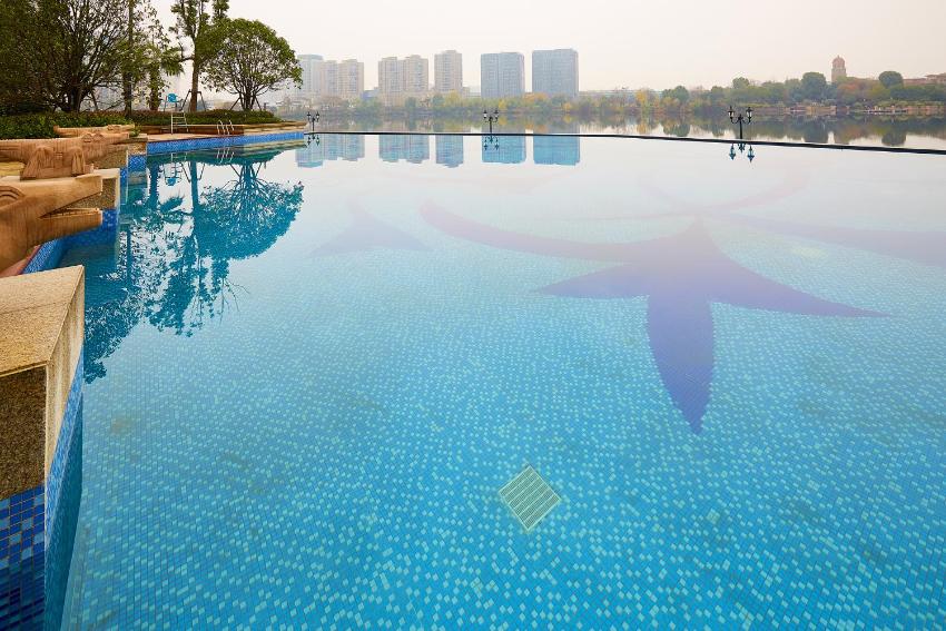 Donghai leisure lake the dragon hotel