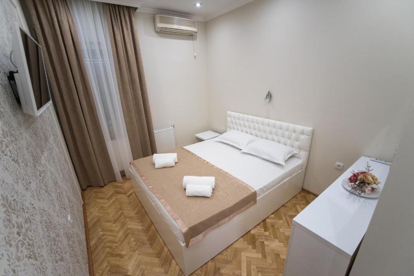 Center Deluxe Garni Hotel