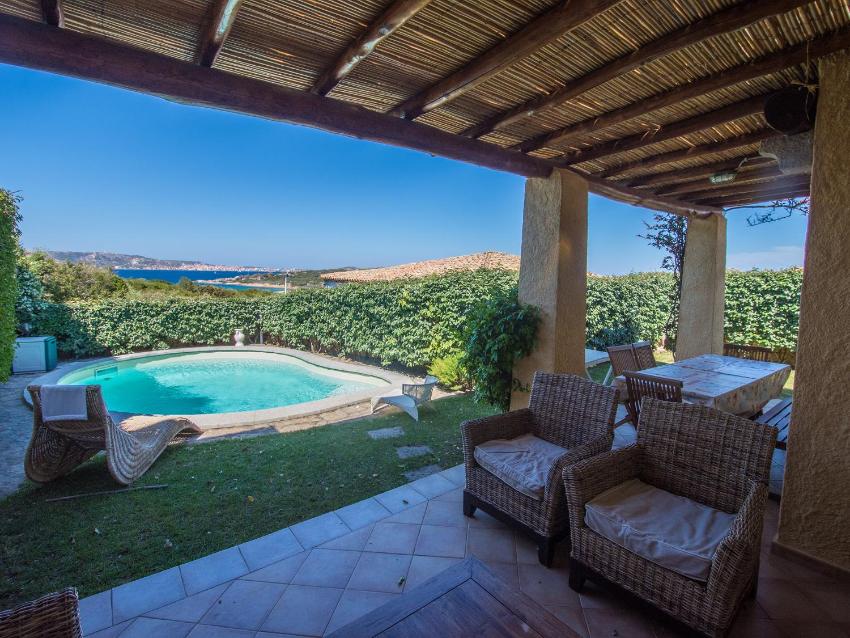 Villa con Piscina e Vista Mare