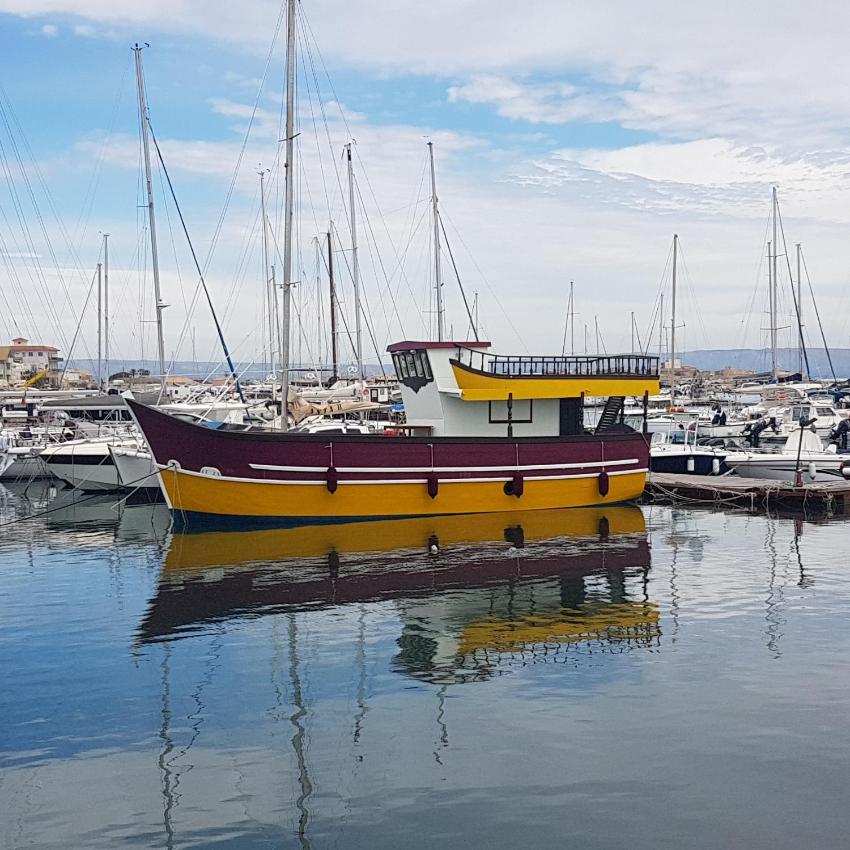 Pillirina House-boat