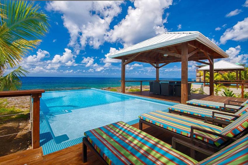 Vivaro Roatan South House