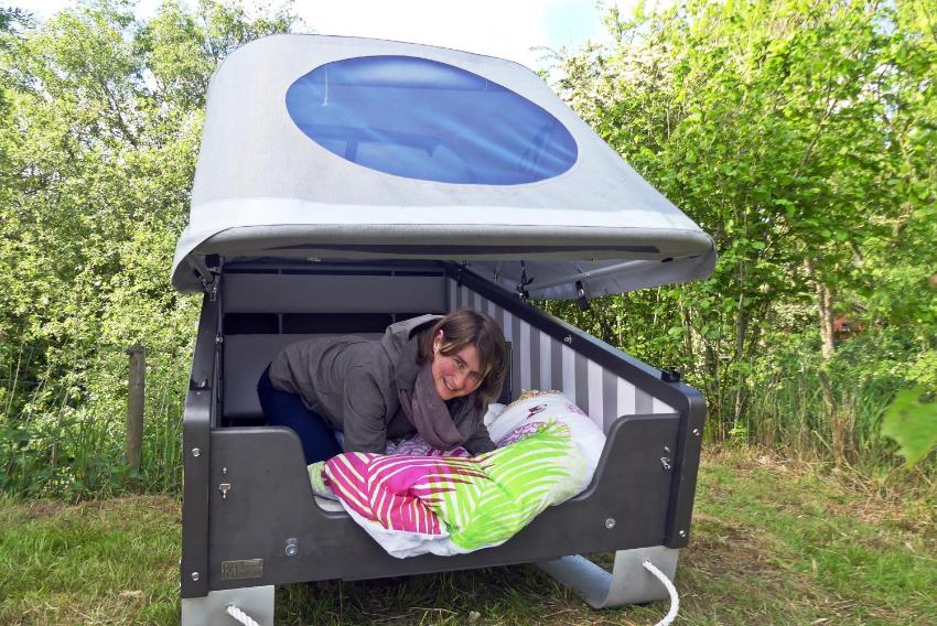 Schlafstrandkorb auf dem Hof Herzleuchten