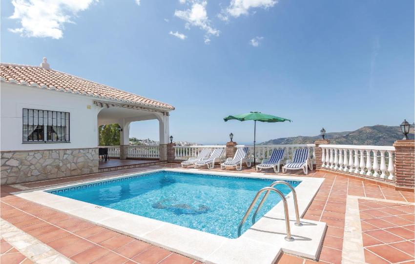 Beautiful home in Frigiliana with 3 Bedrooms, Outdoor swimming pool and Swimming pool