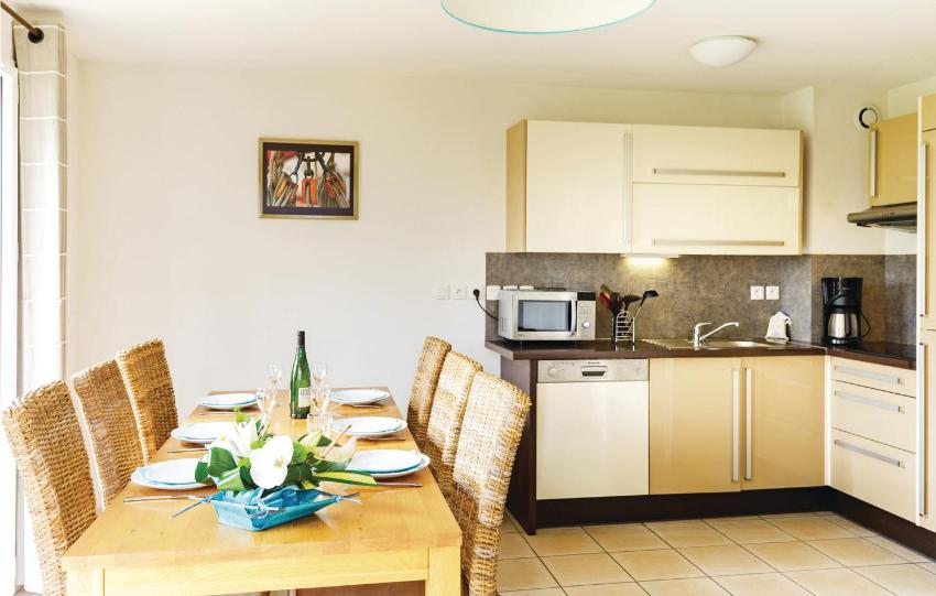 Beautiful home in Cancale with 3 Bedrooms and Outdoor swimming pool