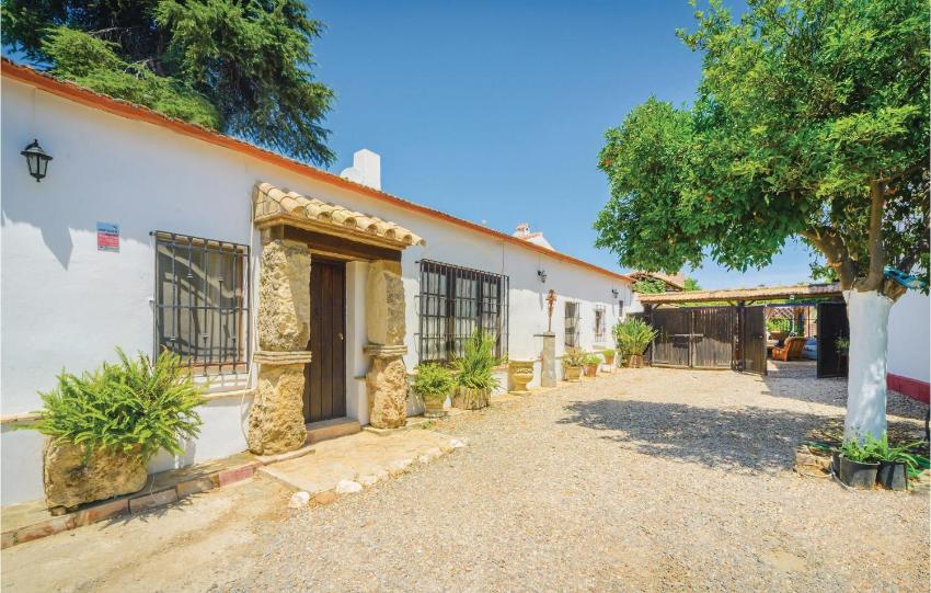 Stunning home in Peaflor with 3 Bedrooms, WiFi and Outdoor swimming pool
