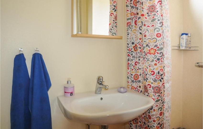 Nice home in Mullsj with 4 Bedrooms and WiFi