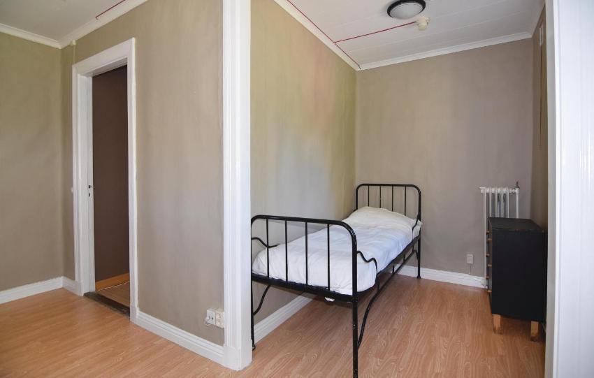 Stunning home in lgars with 7 Bedrooms and WiFi