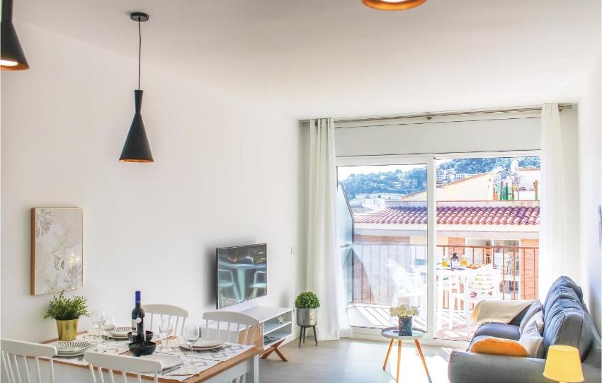 Nice apartment in Tossa de Mar with 2 Bedrooms and WiFi