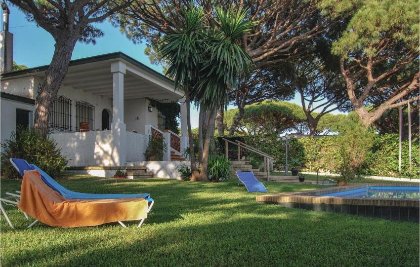 Awesome home in Mazagn with 4 Bedrooms, WiFi and Outdoor swimming pool