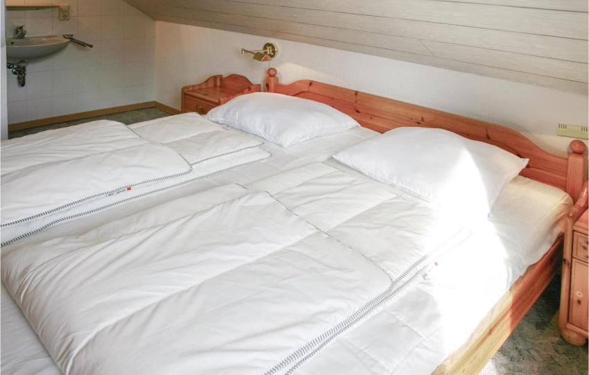 Stunning home in Kirchheim with 5 Bedrooms and WiFi