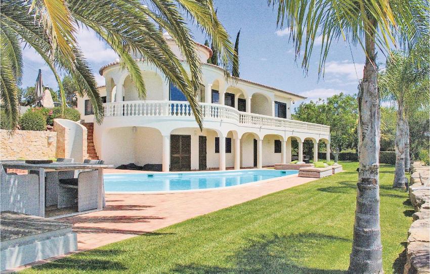 Amazing home in Silves with Private swimming pool, Outdoor swimming pool and Swimming pool