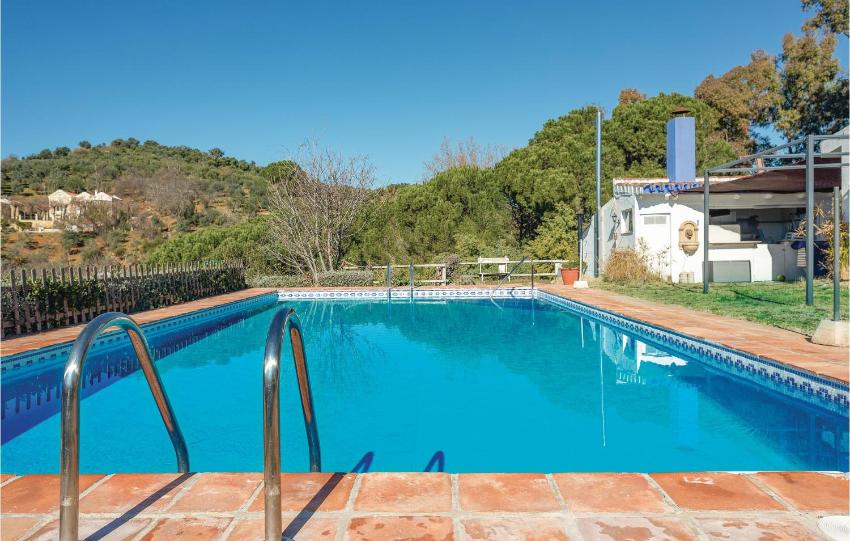 Nice home in Constantina with 6 Bedrooms, Internet and Outdoor swimming pool