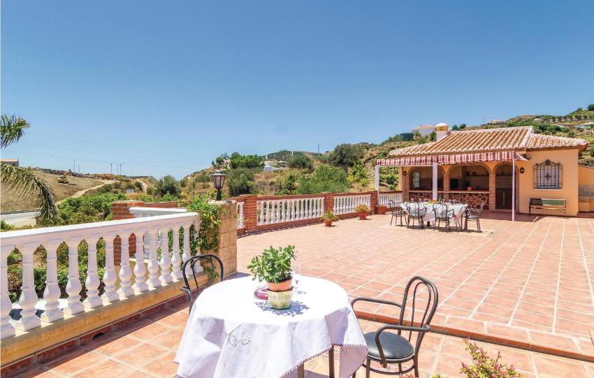 Awesome home in Torrox with WiFi, Private swimming pool and Outdoor swimming pool