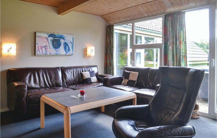 Amazing home in Oksbl with Sauna, WiFi and Indoor swimming pool