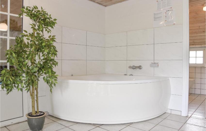 Nice home in Ulfborg with Sauna, WiFi and Indoor swimming pool