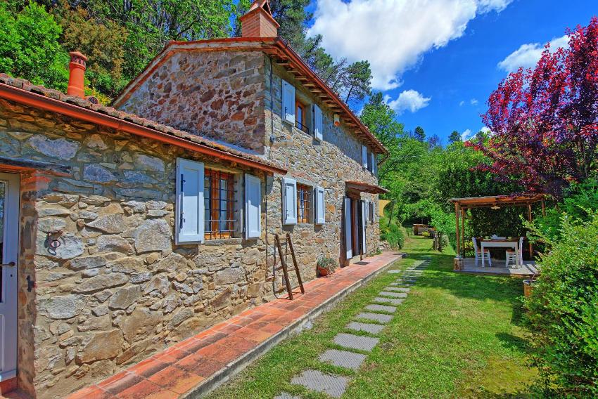 Casale di Cozzile by PosarelliVillas