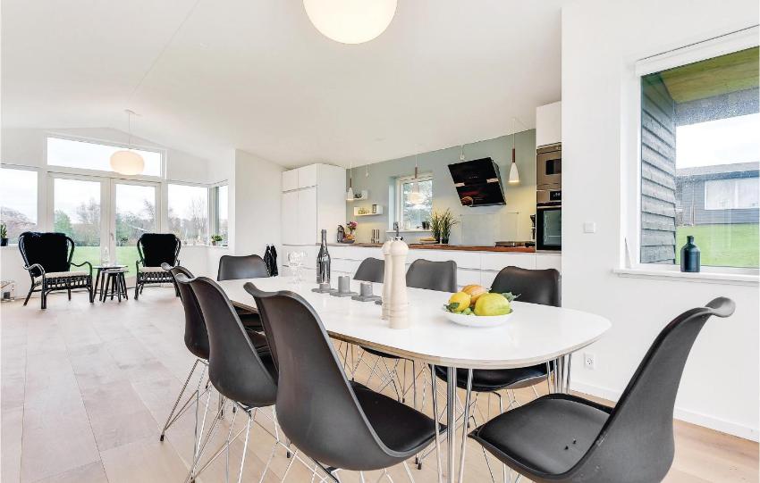 Three-Bedroom Holiday Home in Augustenborg