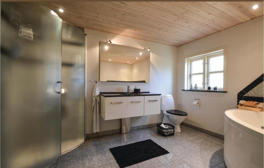 Three-Bedroom Holiday Home in Hemmet