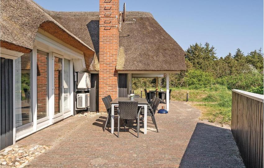 Stunning home in Blvand with Sauna, WiFi and Private swimming pool