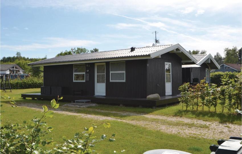 Nice home in Glesborg with 3 Bedrooms, Sauna and Indoor swimming pool