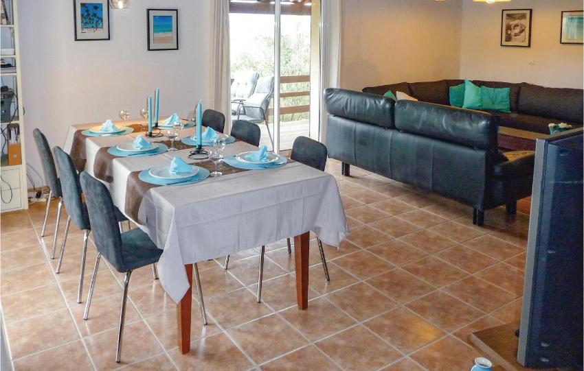 Beautiful home in Pierrerue with 3 Bedrooms, Private swimming pool and Outdoor swimming pool