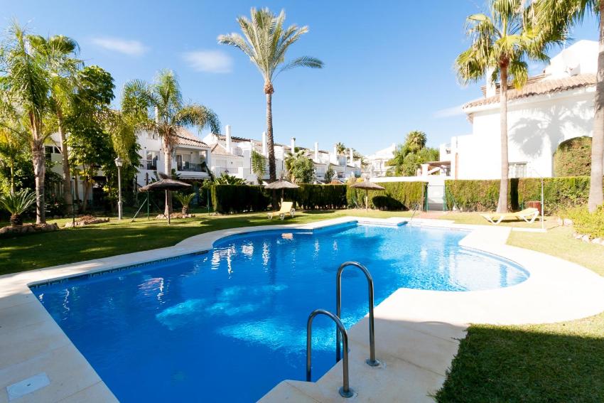 Naranjos Puerto Banus Apartment by GHR Rentals