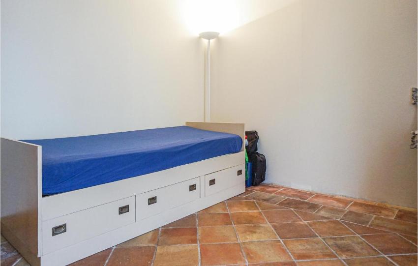 Beautiful home in Saint Chinian with 5 Bedrooms, Private swimming pool and Outdoor swimming pool