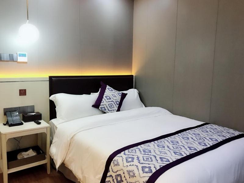 GYA Shanghai West Youyi Road Subway Station Hotel