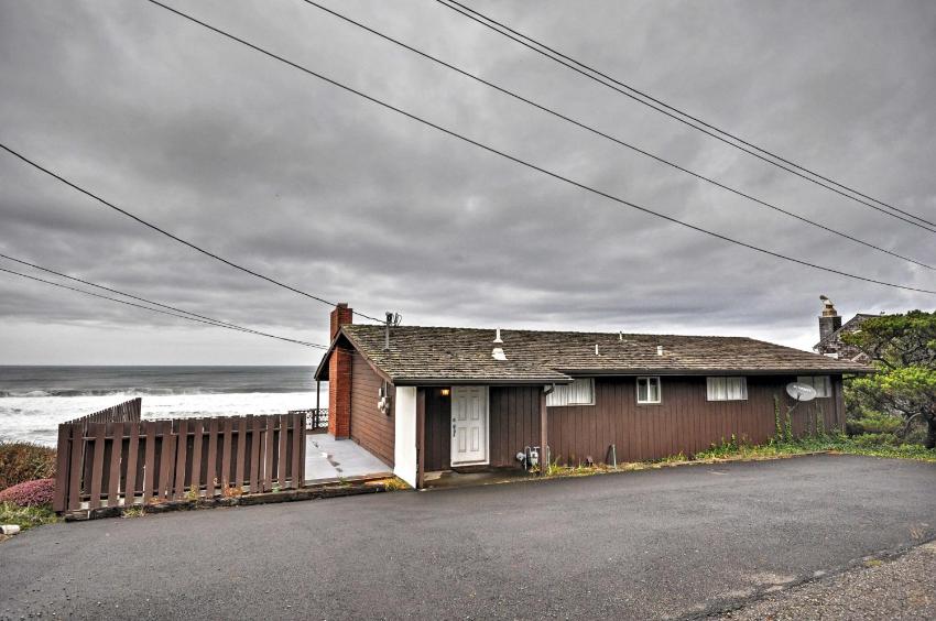 Grandmas House Charm and Depoe Bay Whale Watching