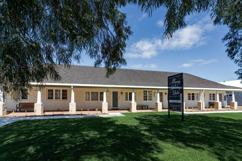 Albany Holiday Units