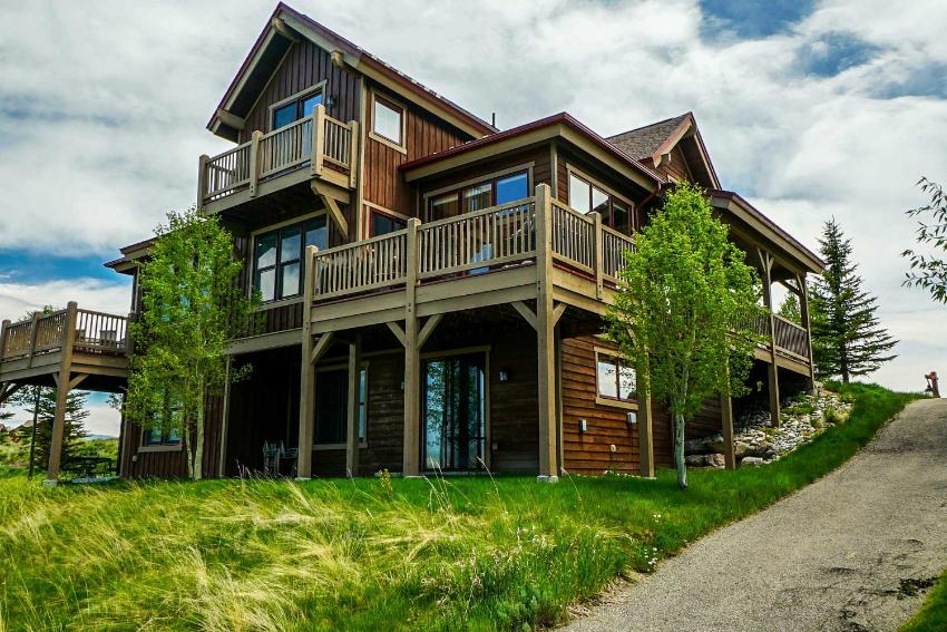 Family Home on Golf Course - Mins to Granby Ranch!