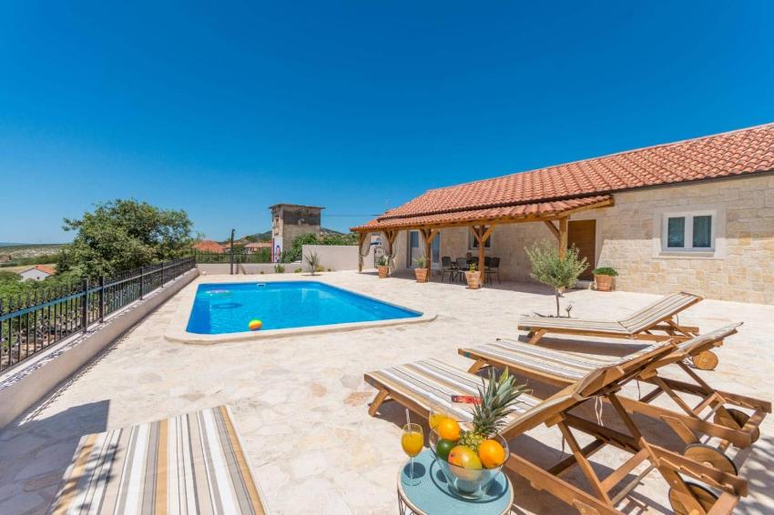 Stone Villa OASIS, Vrana lake