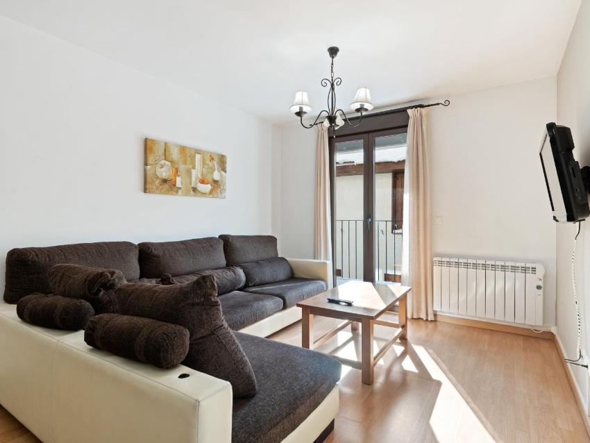 Quaint Apartment in Gudar with Heating