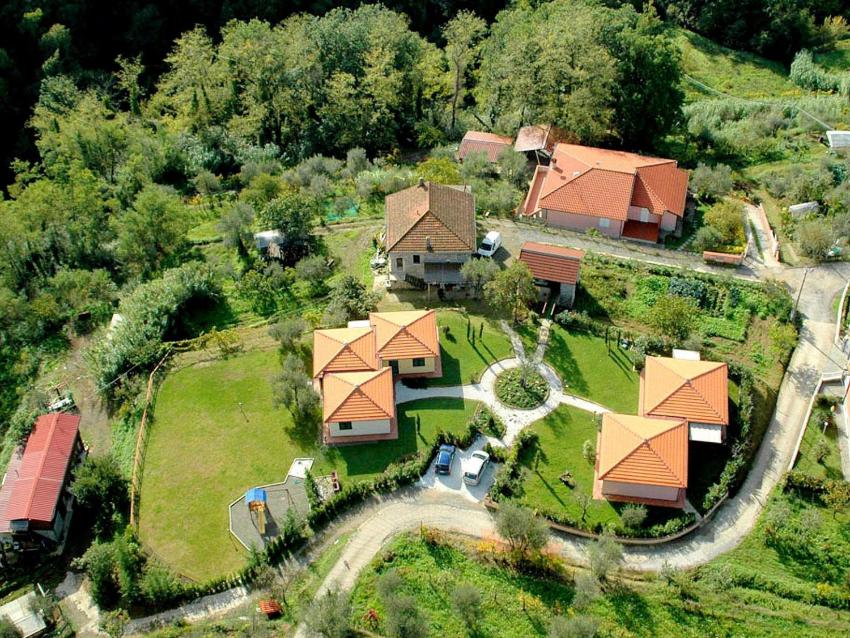 Cozy Holiday Home with Swimming Pool near Lake in Liguria