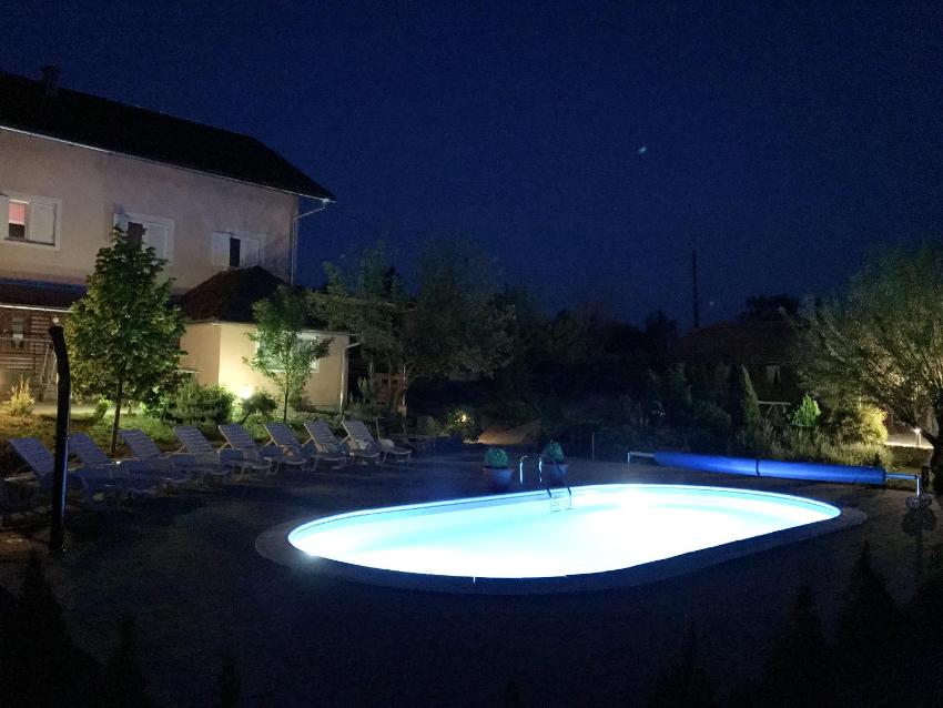 One bedroom appartement with shared pool enclosed garden and wifi at Rakovica