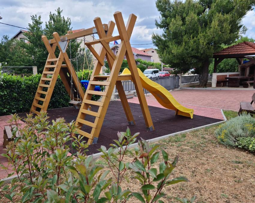 Apartments Pakostane