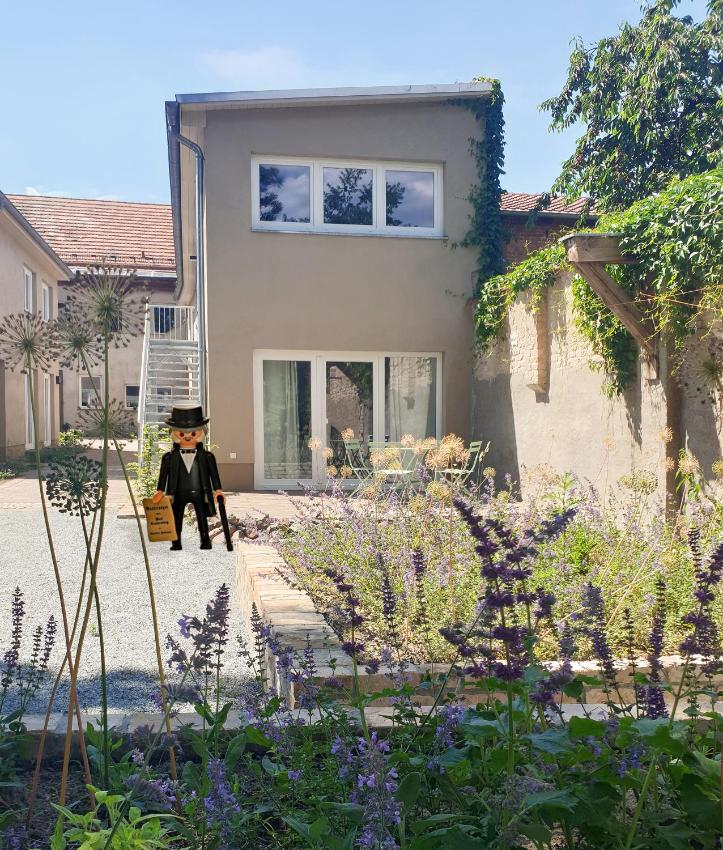 Travel Art Boardinghouse